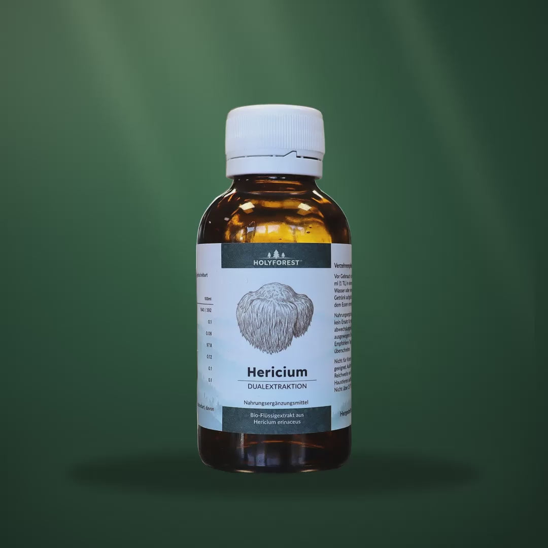 Bio Hericium – Glasflasche im Waldlicht