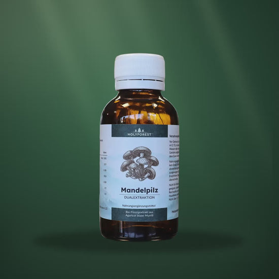 Bio Mandelpilz – Glasflasche im Waldlicht